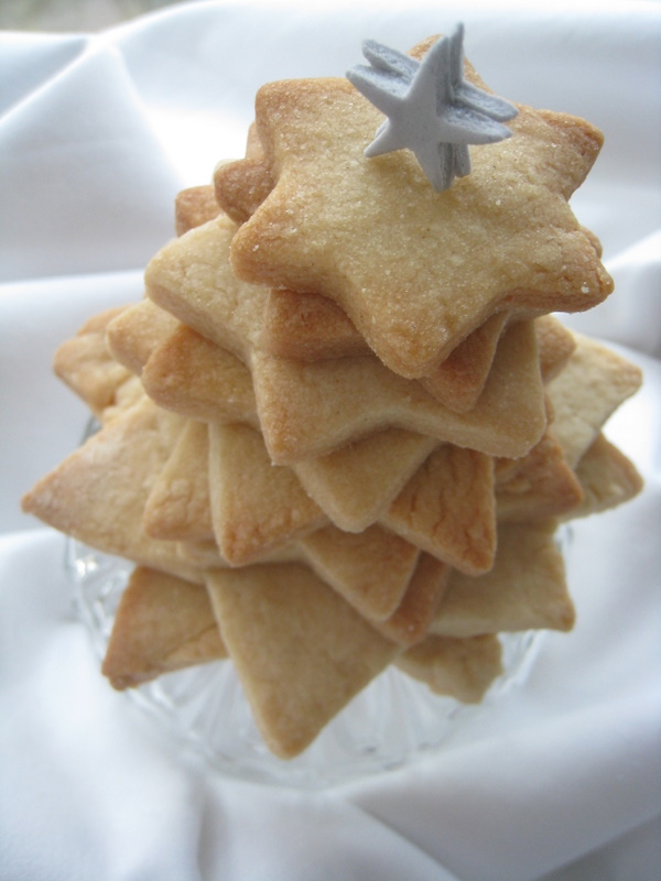 Cookie Christmas tree with star decoration